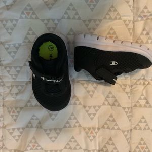 Infants Champion black tennis shoes